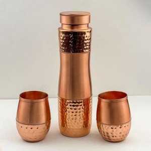 Juego de Botellas de Agua de Cobre Puro con 2 Vasos, Textura Martillada, Juego de Regalo Ayurvédico, Suministro al por Mayor - Product Image 1