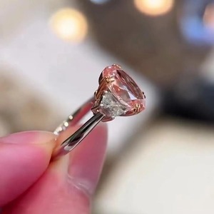 แหวนเพชรทรงรีสุดหรู 3 เม็ด ทองคำขาว 14K พร้อมใบรับรอง IGI และความใส VVS สำหรับผู้หญิง - Product Image 4