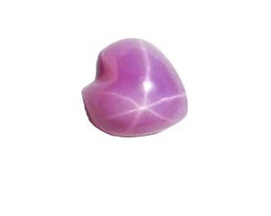 Rubis étoilé taille cœur 4x4 mm 1,5 carat, cabochon opaque poli créé en laboratoire avec effet étoile à 6 branches pour la fabrication de bijoux - Product Image 4