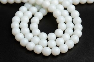 Cuentas sueltas redondas de jade blanco como la nieve para la fabricación de joyas, pulseras, collares, manualidades y bricolaje. - Product Image 2