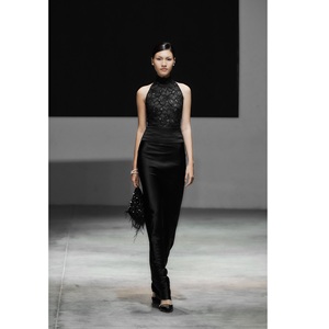 Blusas de Mujer de Alta Calidad, Elegantes, MAIA FLORAL LACE TOP, Cuello Halter, Sin Mangas, Corte Ajustado, Hechas en Vietnam - Product Image 1