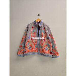 Chaqueta Suzani Acolchada 100% Algodón Hecha a Mano con Bordado Floral y Cuello Alto para Mujer, Ideal para Fiestas - Product Image 5