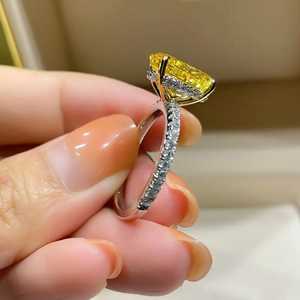 Anillo apilable de moissanita con corte ovalado y diamantes de fantasía en amarillo para mujer, de plata 925 original, joyería nupcial, regalo para amantes - Product Image 5
