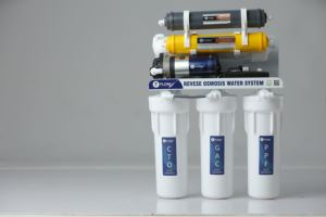 Système de filtration d'eau domestique avancé conçu pour une purification multicouche avec surveillance intelligente et eau potable propre - Product Image 3