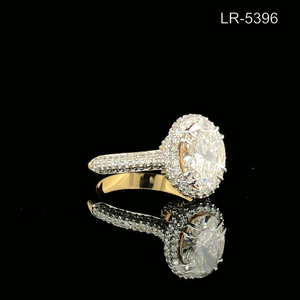 Anillo de Compromiso con Diamante de Corte Ovalado para Mujer, Oro Blanco de 14K, Certificado IGI, Estilo Clásico con Diamantes Laterales - Product Image 2