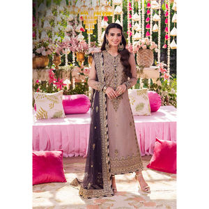 FASHIONISTA INTERNATIONAL Robes indiennes et pakistanaises de haute qualité pour femmes, tailles et couleurs sur mesure. - Product Image 5
