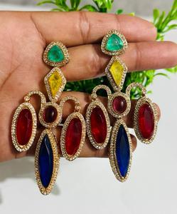 Pendientes colgantes geométricos multicolor de lujo, chapados en oro con diamantes de imitación, joyería de moda para mujer, para novias y bodas. - Product Image 4