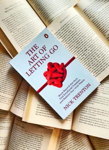 El arte de soltar lo que no se puede controlar, de Nick Trenton, guía de Mindfulness y crecimiento personal en formato de bolsillo - Product Image 3