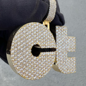 Colgantes Personalizados de Lujo con Letras Grandes de Moissanita VVS Helada Certificada, Chapados en Oro de 25 Quilates, Colgante con Inicial para Hombre Estilo Hip Hop - Product Image 1