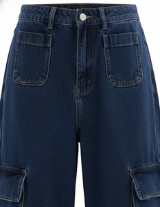 Pantalon cargo en denim taille haute, délavé moyen, écologique, respirant, avec grandes poches, coupe ample, longueur intégrale, couleur unie, fermeture boutonnée - Product Image 4