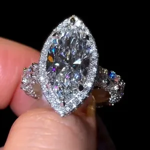 Anillo de Compromiso con Halo de Diamantes Cultivados en Laboratorio IGI de 3.00Ct, Corte Marquise, E VVS2, Oro Blanco de 14K - Product Image 1