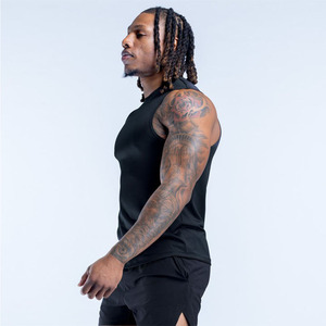 เสื้อกล้ามรัดรูปผู้ชายสีดำ เสื้อกล้ามผ้าสเตรชสองสีสำหรับผู้ชาย เสื้อกล้ามวิ่งผู้ชาย ราคาโรงงานขายส่ง - Product Image 5