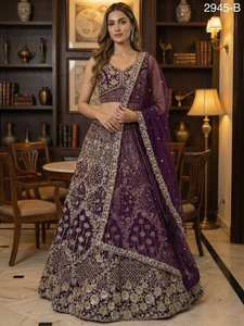 Elegante Top de Novia de Tela No Tejida con Doble Red y Bordado, Estilo Lehenga Choli, con Hermoso Encaje y Butta en Toda la Prenda - Product Image 5