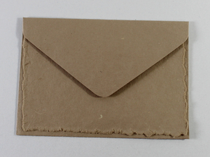Fournisseur en gros de cartes à bords festonnés 250 g/m² avec enveloppe assortie, papier recyclé fait main à partir de fibres de coton - Product Image 1