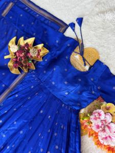 ชุดอานาร์กาลีแบบดั้งเดิมของอินเดีย ผ้าดูปัตตา ผ้าฝ้ายทอมือ ลายปักดิ้นทอง ทรงปกติ ยาวถึงพื้น ดีไซน์สี่ด้าน แห้งเร็ว - Product Image 4