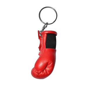 Llaveros de guantes de boxeo de cuero PU rojo escarlata y negro con accesorio de anillo, detalles de guantes y adorno para bolso, regalo de fitness - Product Image 4
