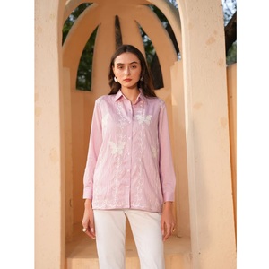 Chemisiers en rayonne rose brodés de haute qualité, style chemise, avec col, pour les fêtes de jour et les événements décontractés, disponibles au meilleur prix. - Product Image 1