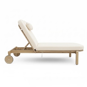 Chaises longues de luxe Kawila modernes en teck massif, finition naturelle de haute qualité, avec coussin pour usage extérieur en hôtel - Product Image 3