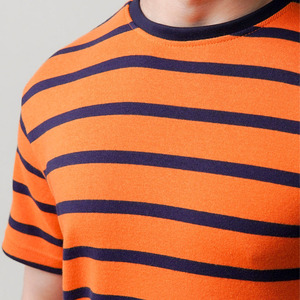 T-shirt rayé surdimensionné pour homme, mode estivale, 250 GSM, coton, streetwear, coupe ample, manches courtes, personnalisable, fabrication en gros (OEM/ODM) - Product Image 3