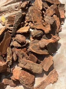 Paillis de bois de pin broyé pour l'aménagement paysager et le conditionnement du sol, paillis de bois organique 100% naturel pour les espaces extérieurs - Product Image 1