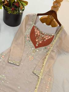 Costume traditionnel pour femmes en crème brodé, longueur cheville, avec dupatta, style Inde Pakistan, coupe ample, en coton, pour mariage - Product Image 5