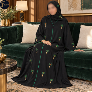 Abaya Palm Tree pour femmes en noir avec passepoil émeraude et manches larges |   Robe élégante et fluide, modeste, avec broderie de palmiers - Product Image 4