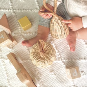 Sonajero de mimbre y tejido para bebés, juguete para recién nacidos con logotipo personalizado - Product Image 6