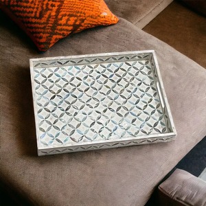 Plateau de service en résine moderne et élégant de qualité supérieure, taille personnalisée pour la maison ou la cuisine, plateau en résine tendance de luxe à prix très abordable - Product Image 1