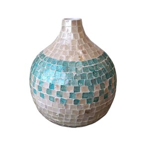 Florero Moderno con Incrustaciones de Concha para Espacios Residenciales y de Hostelería - Product Image 1