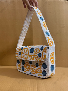 Sac à bandoulière artisanal en perles de fruits oranges pour femmes, vente en gros |   Fabricant de sacs à main personnalisés en perles de rocaille - Product Image 3