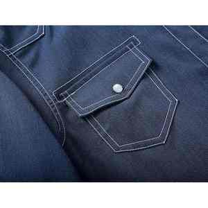 Las opciones de lavado en azul claro y oscuro brindan una amplia gama de posibilidades de estilo para las mujeres a la moda y blusas vaqueras para damas. - Product Image 6