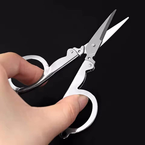 Ciseaux à ongles de qualité supérieure, instrument de précision compact pour le soin personnel des ongles, les soins détaillés et l'usage quotidien - Product Image 2