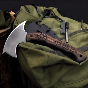 Hache avec lame en acier au carbone et manche en bois pour la survie - Product Image 2
