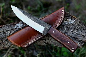 Cuchillo de Caza y Camping de Acero al Carbono, Cuchillo Táctico de Supervivencia con Mango de Madera y Funda de Cuero - Product Image 2