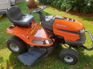 Tracteur de pelouse polyvalent pour une tonte efficace et des travaux agricoles légers - Product Image 5