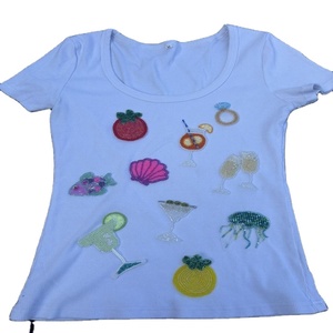 Blusa de mujer con bordado de cuentas y diseño floral hecho a mano, con detalles de lujo. - Product Image 5