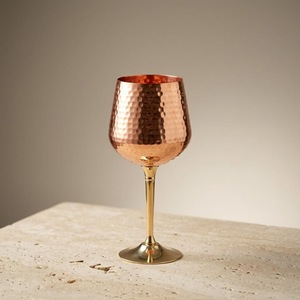 Verre à vin en cuivre martelé ILAHI, écologique, portable, moderne, avec couvercles, emballage en boîte blanche, fabriqué en Inde pour la maison et l'hôtellerie - Product Image 5