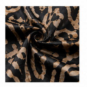 Camisa Premium para Hombre con Estampado Moderno, Diseño Digital Elegante y Cómoda Construcción en Mezcla de Algodón - Product Image 6