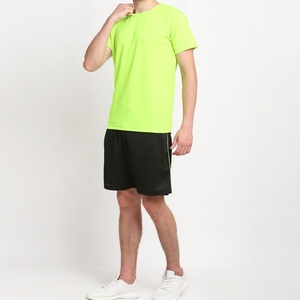 เสื้อยืดคอกลมสีเขียวนีออนสำหรับผู้ชาย ชุดกางเกงขาสั้นสีดำ ผ้าทอแห้งเร็ว ระบายอากาศได้ดี โพลีเอสเตอร์ 100% ชุดลำลองฤดูร้อน คุณภาพสูง - Product Image 2