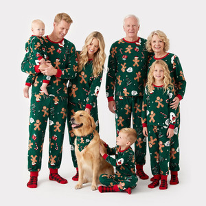 Ensemble de survêtement de Noël pour femmes en gros – Haut imprimé à manches longues et pantalon – Pyjama d'hiver confortable et vêtements de détente – Ensemble festif pour la famille - Product Image 1