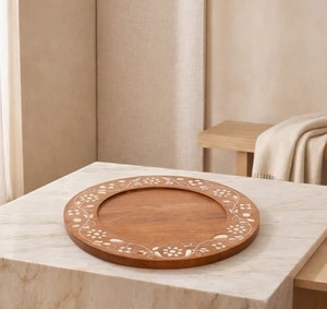 Tabla de servir de madera de acacia natural con nácar, tabla de cortar de madera en forma de arco, bandeja para servir alimentos, decoración al por mayor - Product Image 3