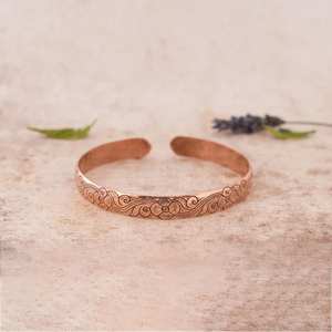 กำไลทองแดงแท้สไตล์โบโฮชิค งานแฮนด์เมด เครื่องประดับบำบัดรักษาตามธรรมชาติ ผลิตในเนปาล - Product Image 2