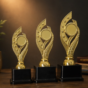 Trophée en plastique de qualité supérieure pour les récompenses annuelles, la reconnaissance des employés et les présentations des vainqueurs de championnats. - Product Image 1
