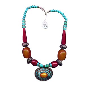 Collar bohemio con piedras turquesas – Joyería tribal hecha a mano con cuentas – Collar de joyería bohemia rústica para mujer - Product Image 5