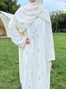 Abaya musulmane traditionnelle en gros 2026 avec hijab, motifs tie-dye, manches longues, abaya islamique modeste, robe musulmane pour femmes - Product Image 4