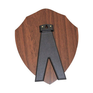Escudo de madera redondo hecho a mano con diseño de madera para eventos de disfraces, espectáculos históricos, uso en escenarios, exhibición en pared y hogar. - Product Image 6