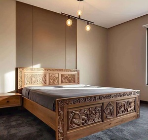 Cadre de lit en bois moderne avec structure renforcée, design spacieux, idéal pour les meubles de chambre à coucher résidentiels - Product Image 1