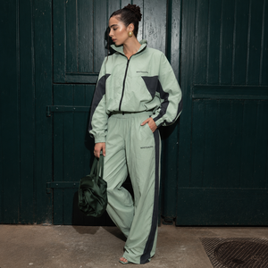 Ensemble de survêtement unisexe WHITEAURA style streetwear sportif, vert clair, blocs de couleur, fermeture à cordon, coupe régulière, respirant - Product Image 1