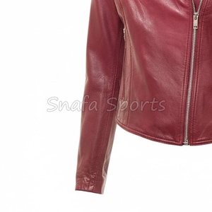 Veste en cuir pour femme au design unique, pièce maîtresse idéale pour un style audacieux et des tenues décontractées remarquables. - Product Image 4