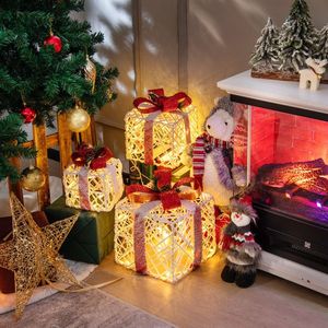 Juego de 3 Cajas de Regalo Navideñas Iluminadas con Lazos Rojos, Decoraciones Festivas para las Fiestas - Product Image 1